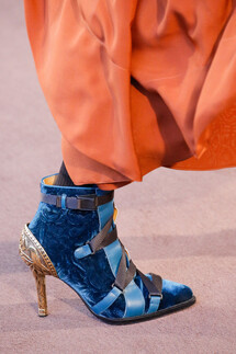 Details Chloé Fall 2018 Ready-to-Wear , Детали коллекции Хлоя осень зима 2018 , Fashion show , неделя моды в Париже , PFW , Paris Fashion Week , Mainstyles